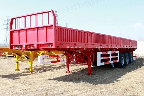 Rear view of the trailer with dual-line brake system and fifth wheel coupling