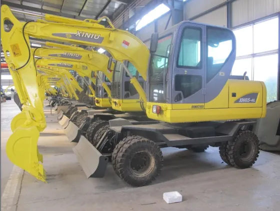 Front three-quarter view of a 7.5-ton wheel excavator with 8.25-16 tyres and white cabin
