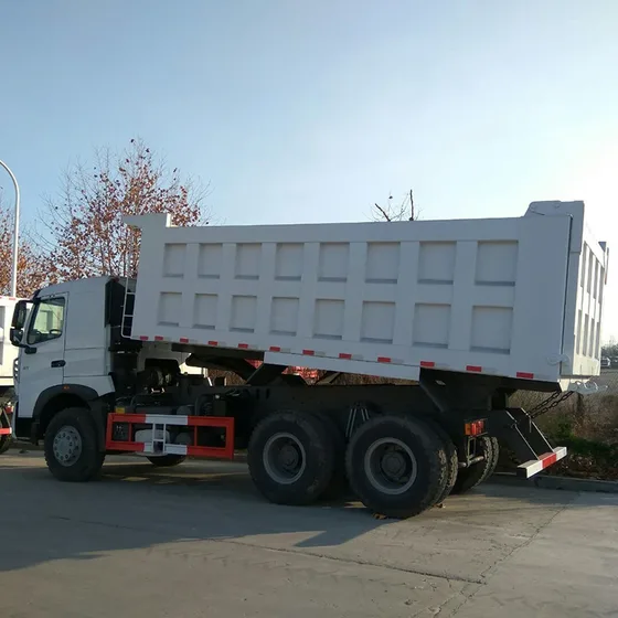 Side view showing the 3175+1400mm wheelbase and 12.00R20 radial tyres