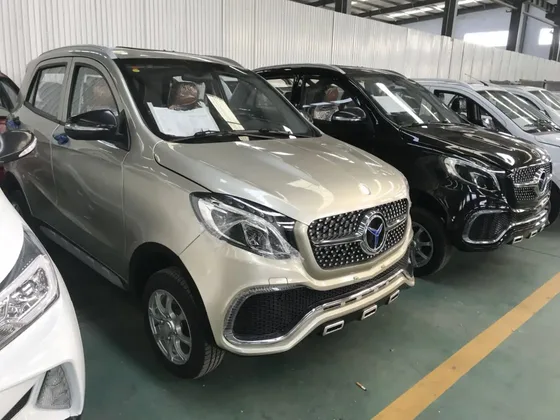 Front headlamp and grille detail with European trend styling