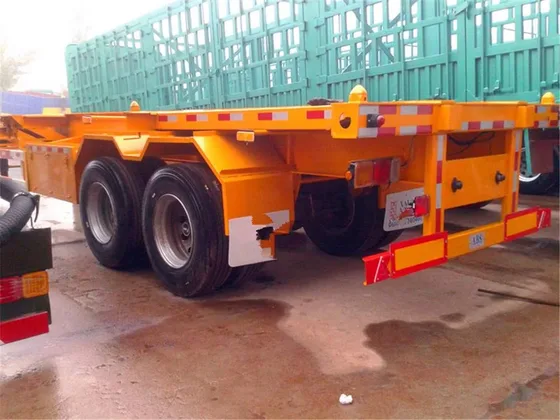 Rear view of the trailer with dual-line brake system and ABS warning light
