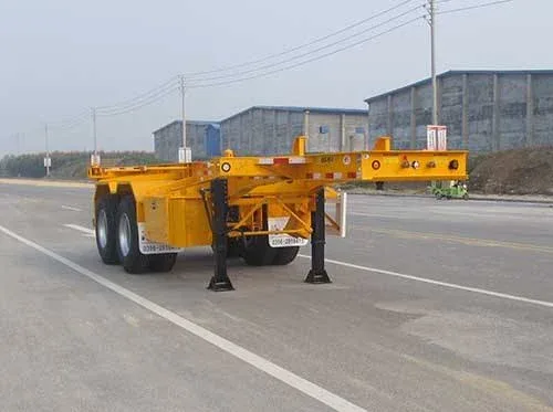 Front view of the trailer with corner castings and fifth wheel plate, highlighting the steel frame