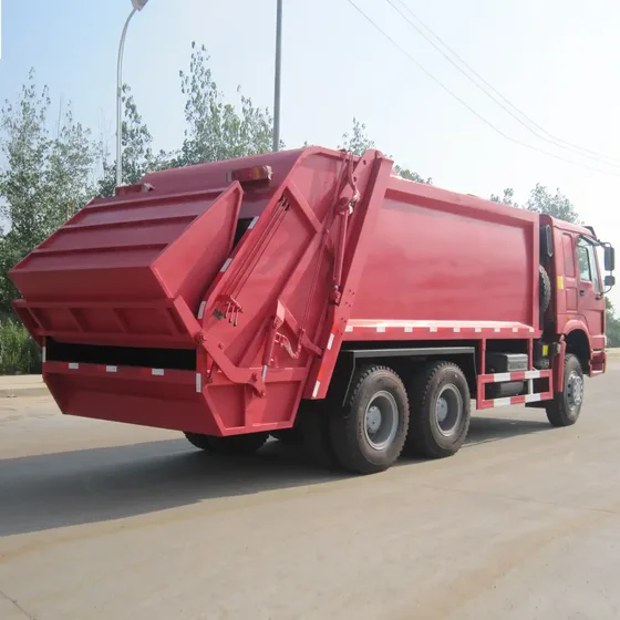 Side view showing the 4700mm wheelbase, 10.00R20 tyres, and compacted waste compartment