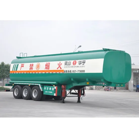 Rear view of the trailer with WABCO RE6 brake system and fifth wheel coupling
