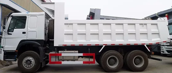 Side view of the dump truck showing the 3175+1400mm wheelbase and hydraulic lift system