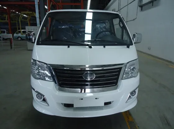 Side view showing the 2590mm wheelbase, sliding door, and 195R15C tyres