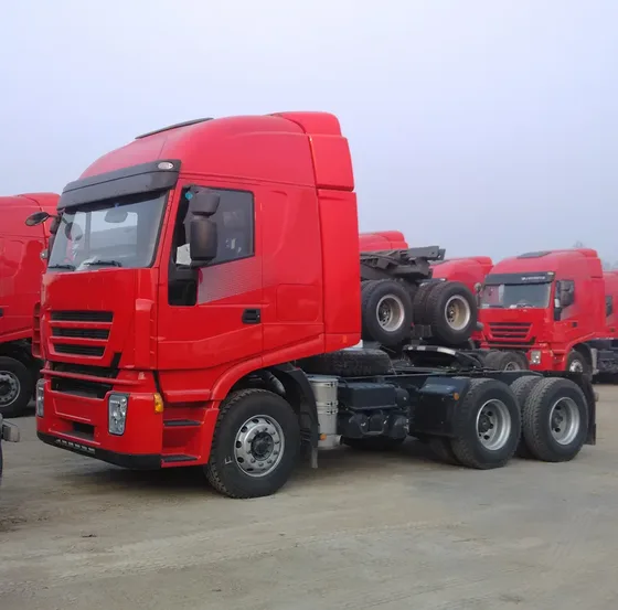 Rear view of the tractor head with fifth wheel coupling and mud flaps
