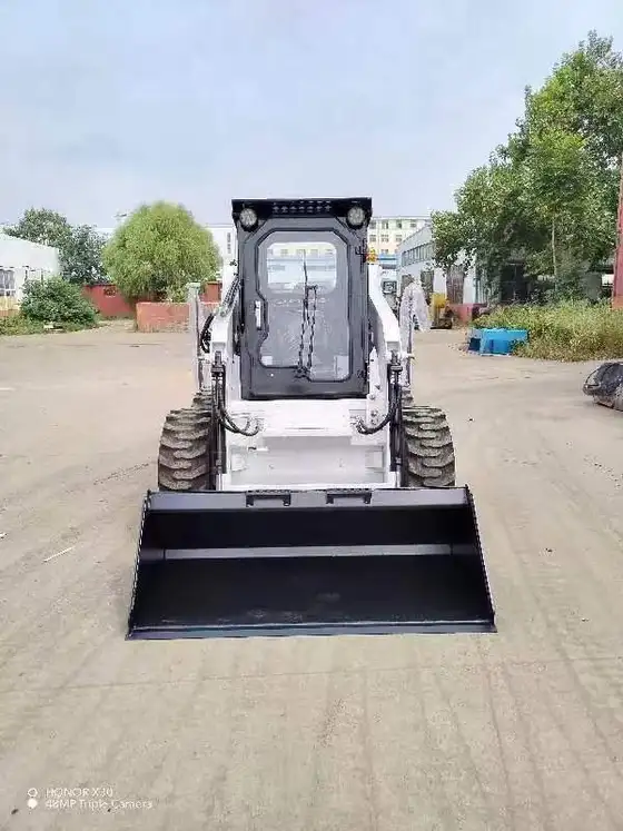Side view of the loader showing the 991mm wheelbase, 1500mm track width and 200mm ground clearance