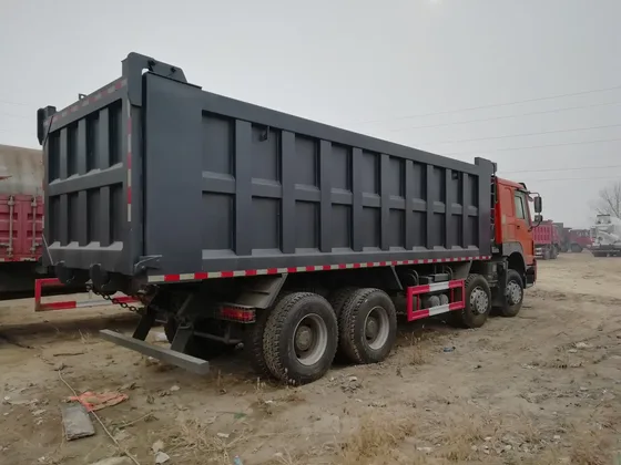 Rear view of the truck with the hydraulic lifting cylinder and cargo box in lowered position