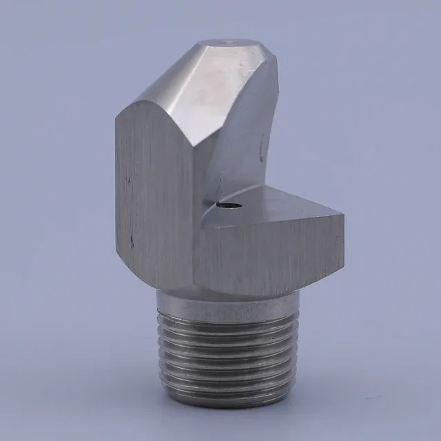 Metal industrial component with a threaded connection and an angled nozzle