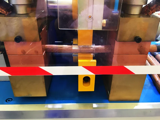 Graded set of SGT quartz glass welding crucibles for copper conductor butt welding