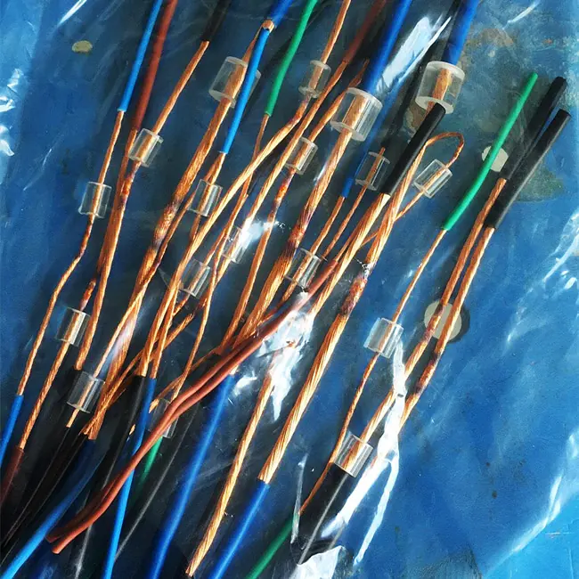 Copper strand conductors butt welded with SGT quartz glass crucibles