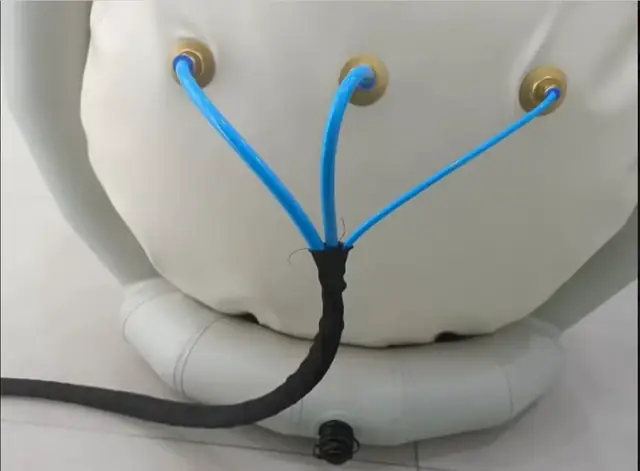 Air and oxygen hose connections at the end of a soft chamber