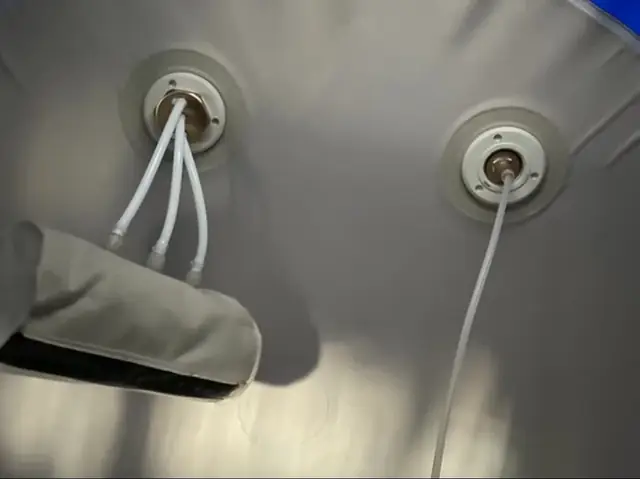 Interior air and oxygen connections in a CONSIDER soft chamber