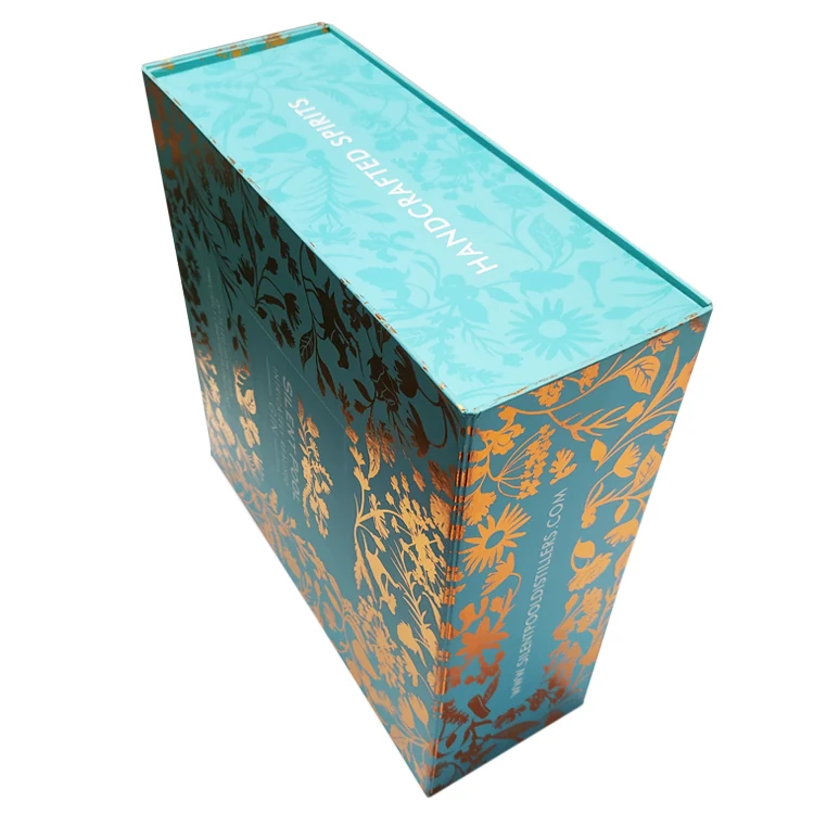 Foldable magnetic box closed from the front