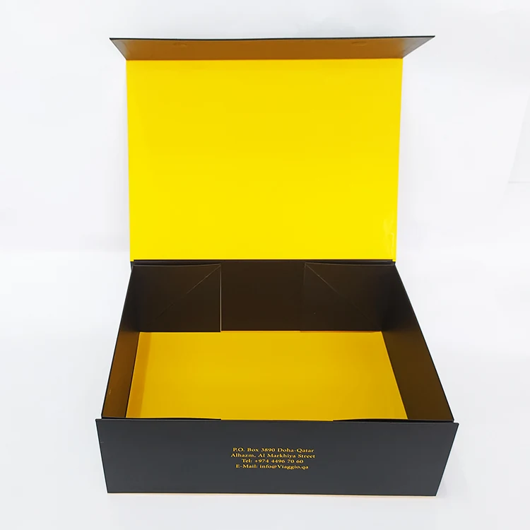 Ribbon handle detail on the folding gift box