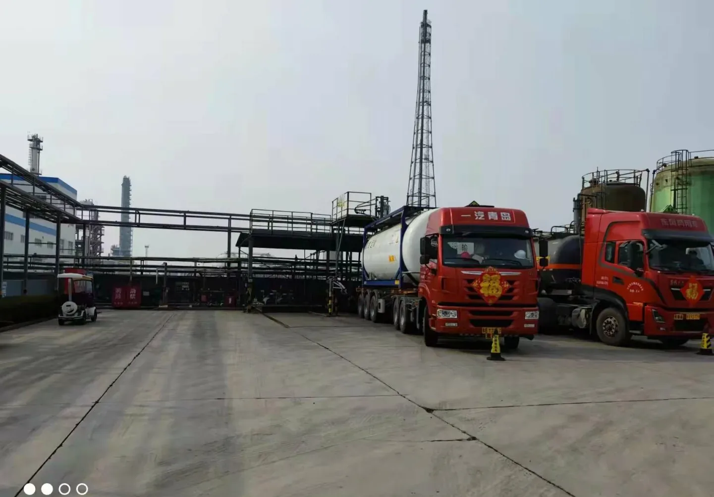 Road tankers loading bulk liquid chemicals at the Dakings plant