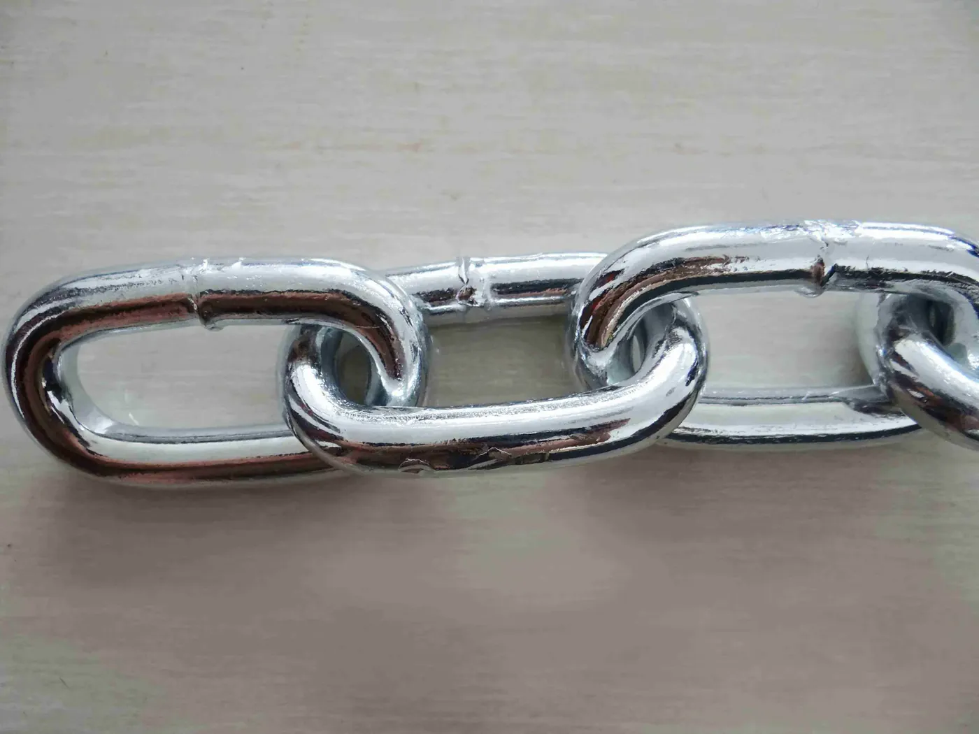 ASTM80 Grade 30 proof coil chain in bright zinc finish