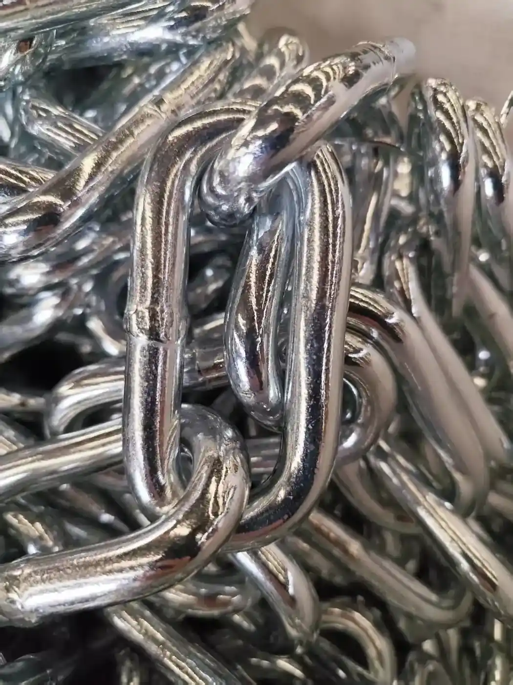 Long link chain links showing extended pitch
