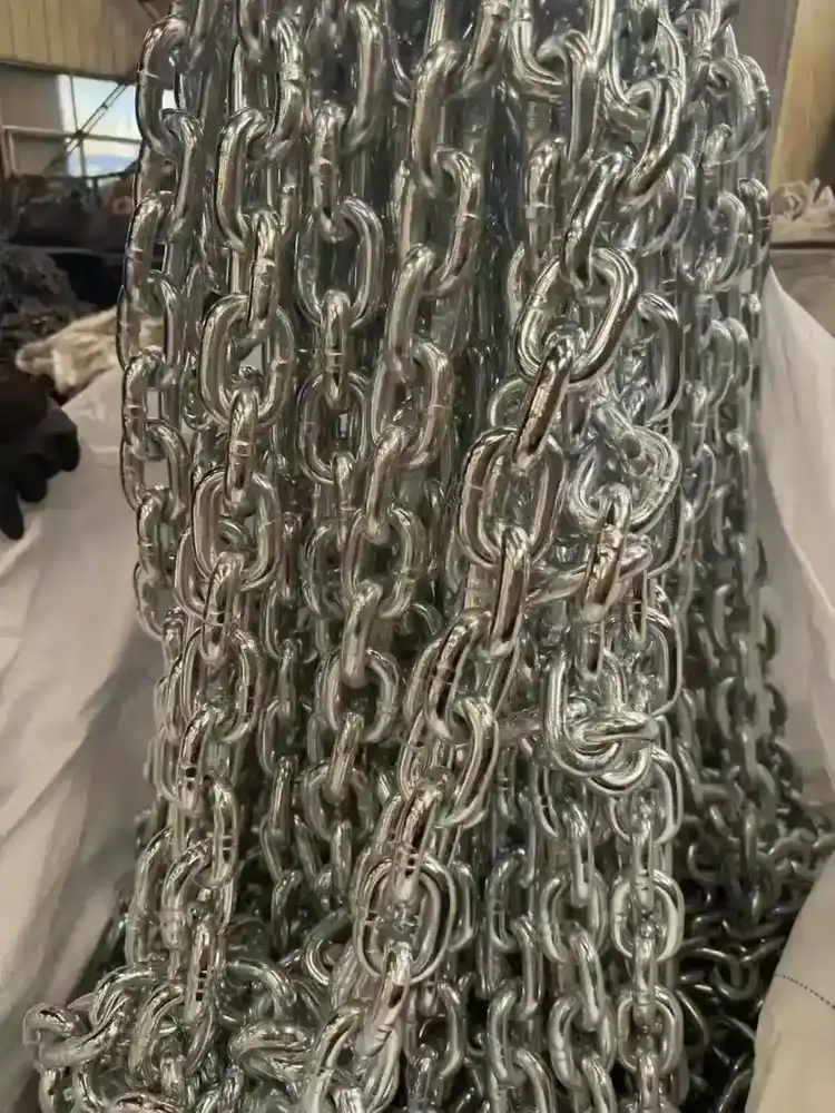Close view of welded links on Australian Standard short link chain