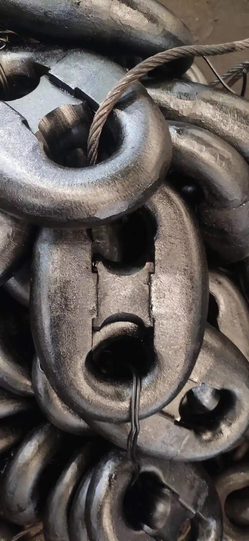 Kenter shackle halves with centre chock and taper pin
