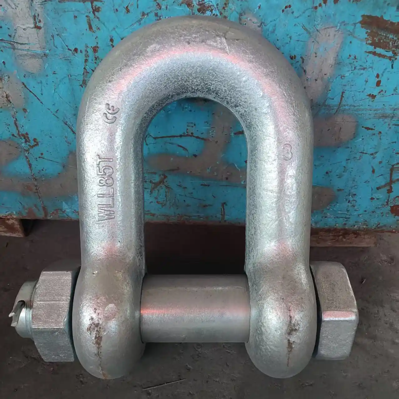 Group of forged G2150 dee bolt shackles