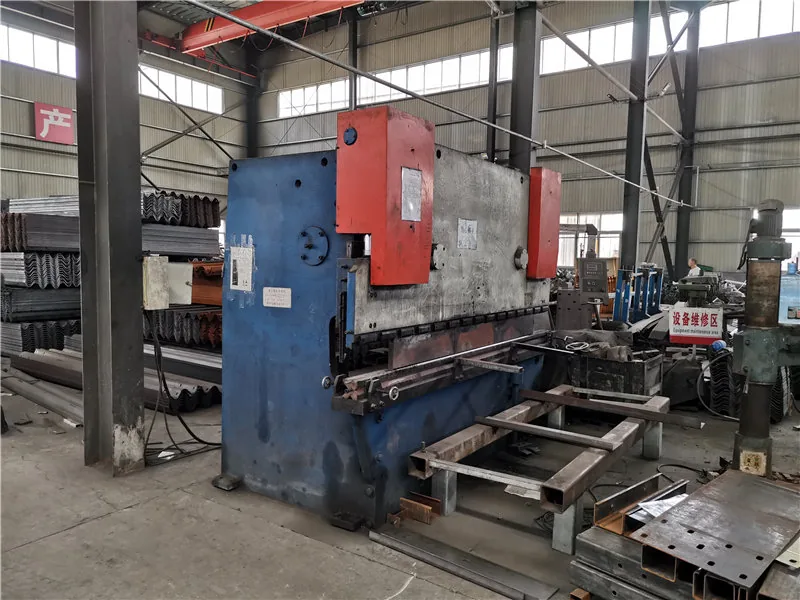 Thrie-beam guardrail roll forming machine, producing the three-corrugation section