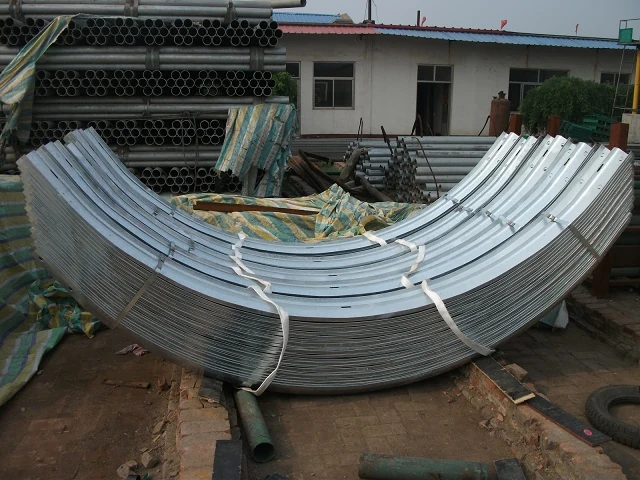 Diagram showing the layout of a curved W-beam guardrail system on a road alignment