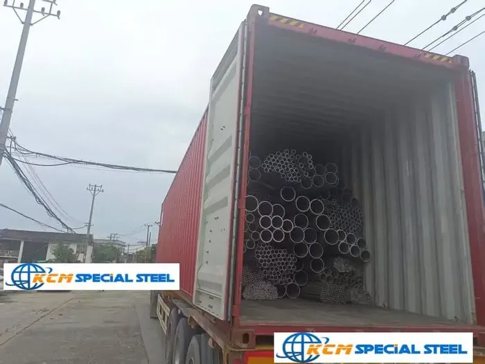316L & 304 Seamless Pipes to Indonesia Loading in Container