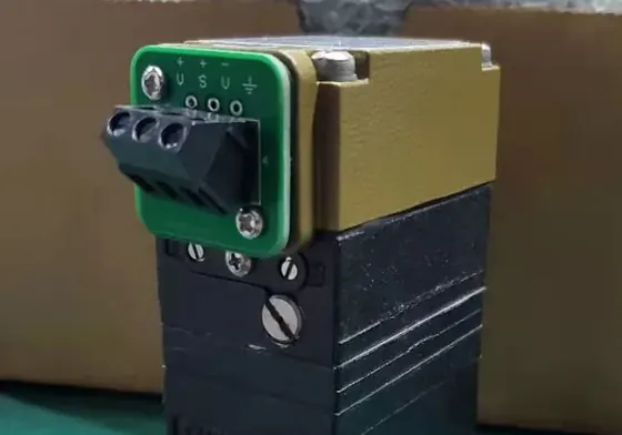 T7800 electro pneumatic transducer overall view with pneumatic ports and housing
