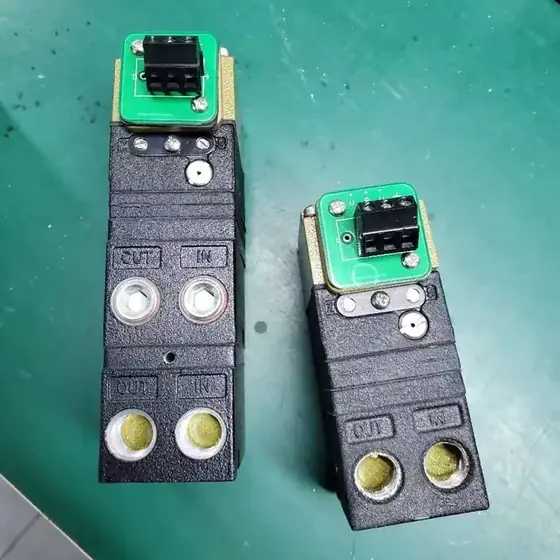 T7800 electro pneumatic converter top view showing electrical connection entry