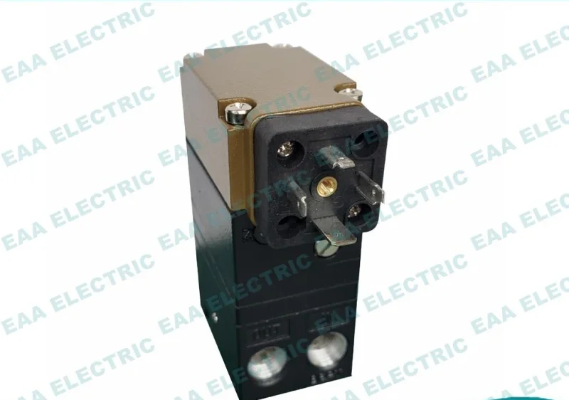 TD7800 electro pneumatic transducer mounted on a valve actuator with mounting bracket
