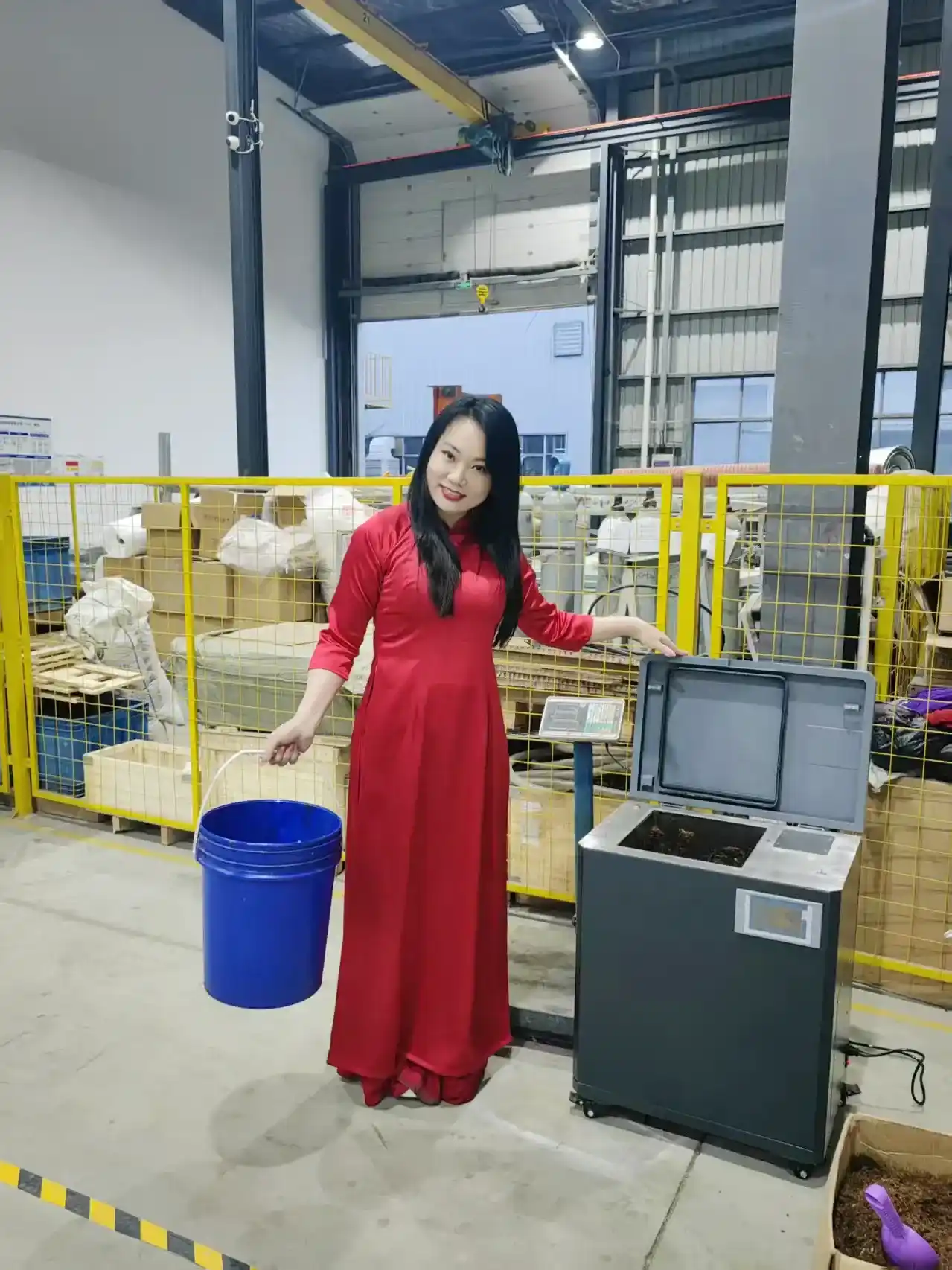 Vietnamese customers visit the Creeks factory