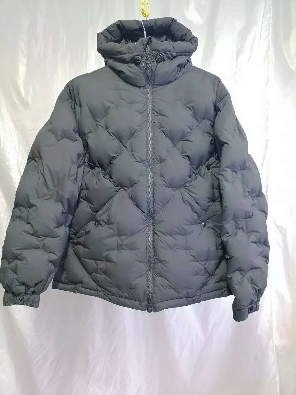 YD4004 grey hooded down puffer jacket with quilted baffles