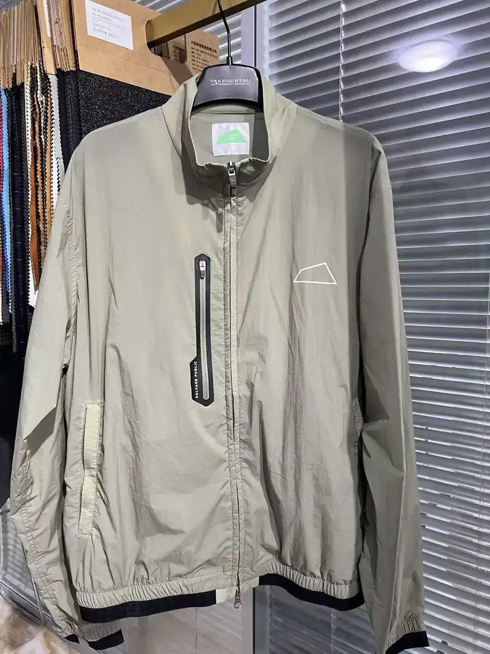 YD4011 sand coloured lightweight stand collar jacket with ribbed hem