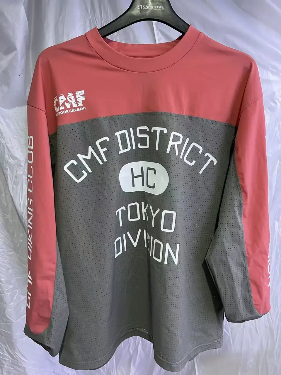 YD4014 red and grey colour-blocked long sleeve knit top with chest print