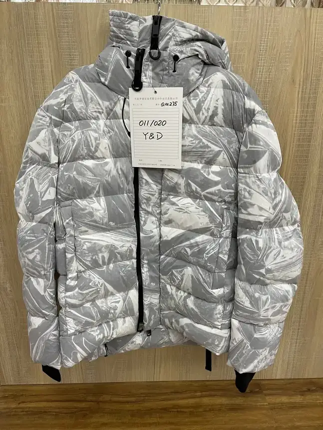 YD275 dark grey short puffer jacket in laminated nylon with tunnel hood