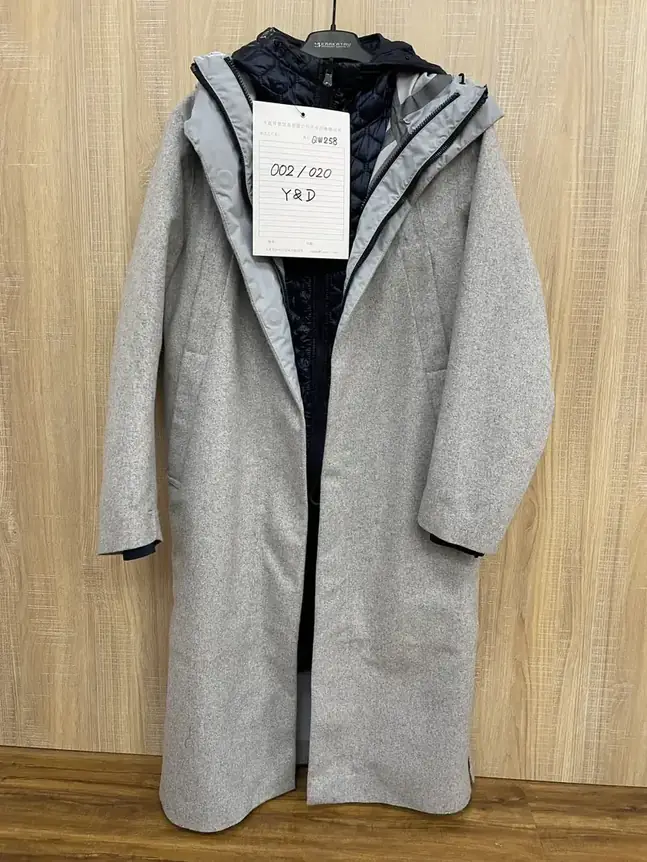 YD258 Krakatau coat with wool-polyester blend and nylon-coated interior