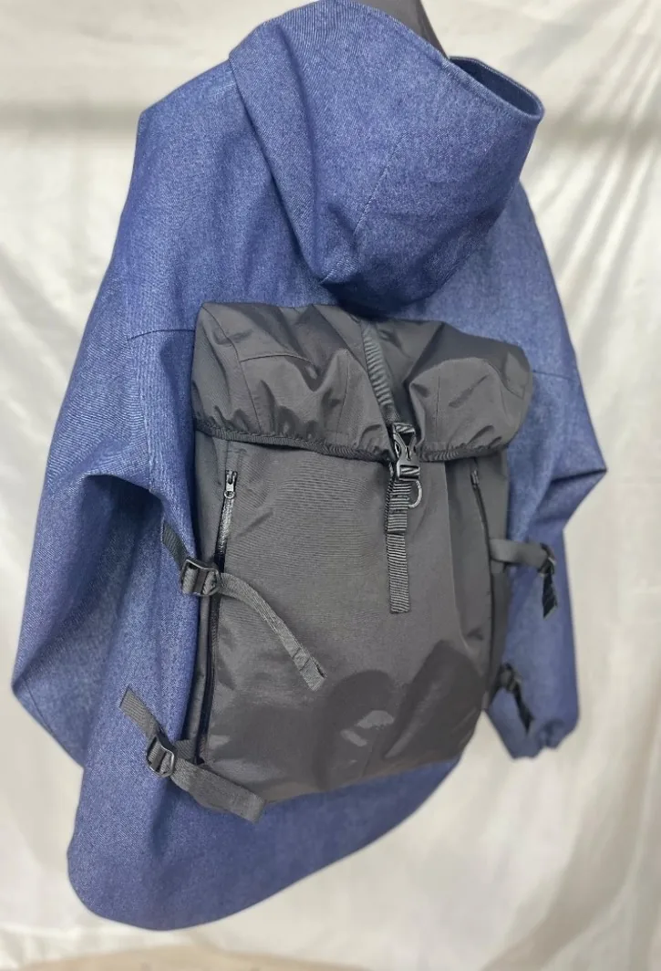 Close-up of the integrated oxford print bag with DWR finish and fabric layers