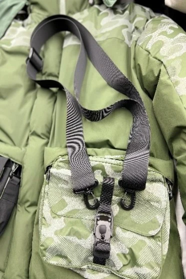 YD-805-1 jacket side profile with detachable bag in use