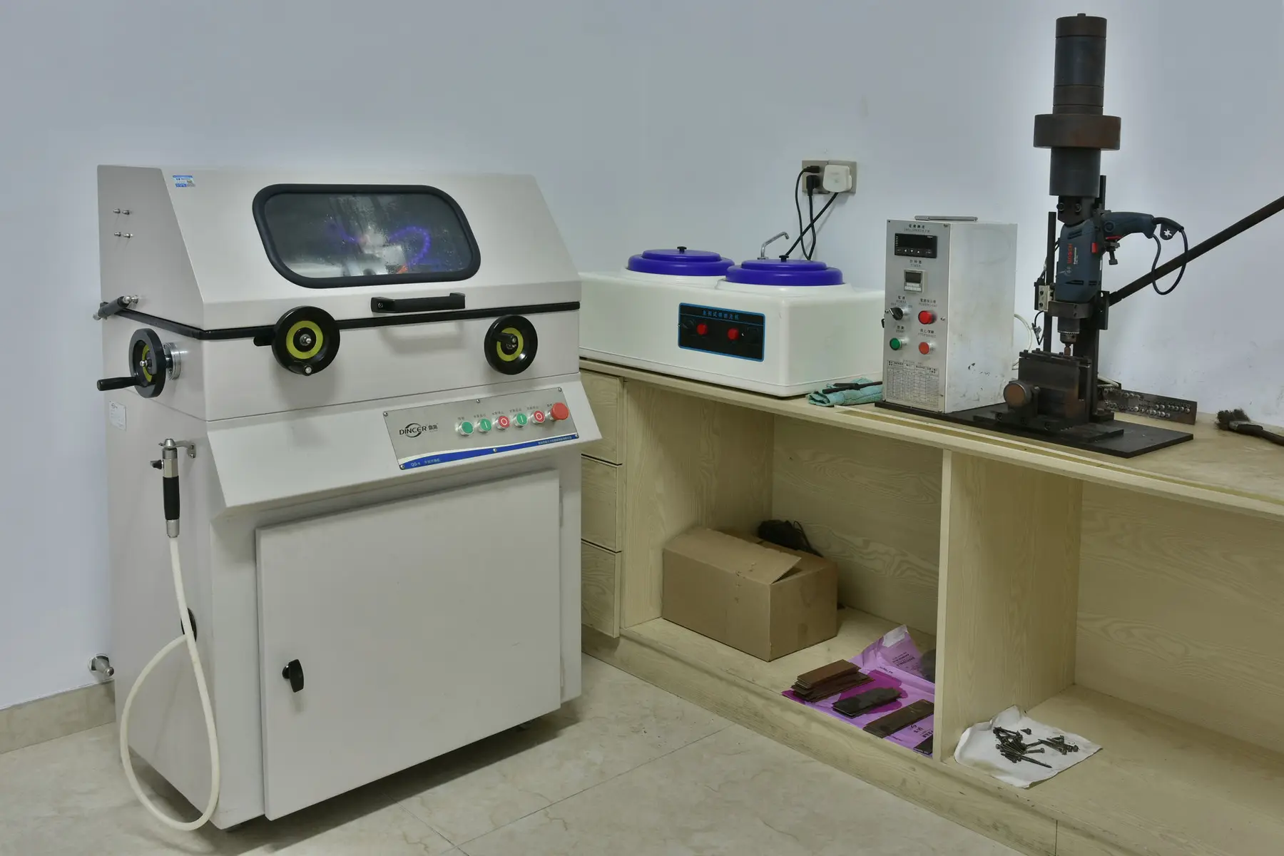 Inspection area with reference samples laid out for comparison
