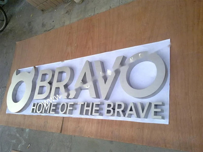 Brushed Stainless Steel box letter sign, reference 106, photographed in the Super Enseigne workshop