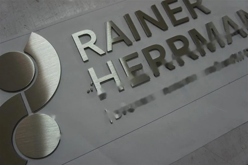 Brushed Stainless Steel relief letter sign, reference 316, photographed in the Super Enseigne workshop