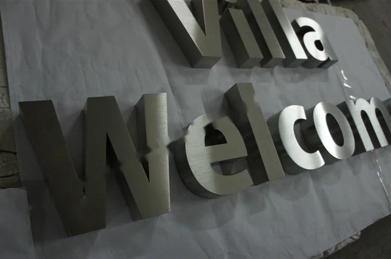 Brushed Stainless Steel relief letter sign, reference 114, photographed in the Super Enseigne workshop