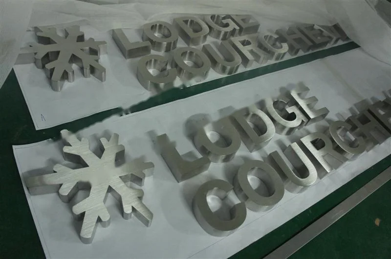 Brushed Stainless Steel box letter sign, reference 123, photographed in the Super Enseigne workshop