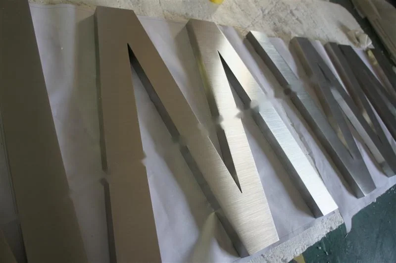 Brushed Stainless Steel box letter sign, reference 127, photographed in the Super Enseigne workshop