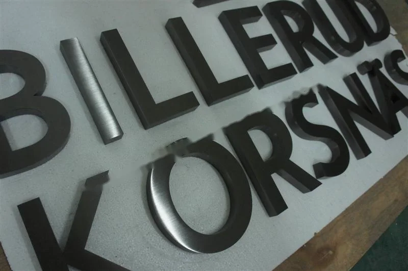 Brushed Stainless Steel box letter sign, reference 131, photographed in the Super Enseigne workshop