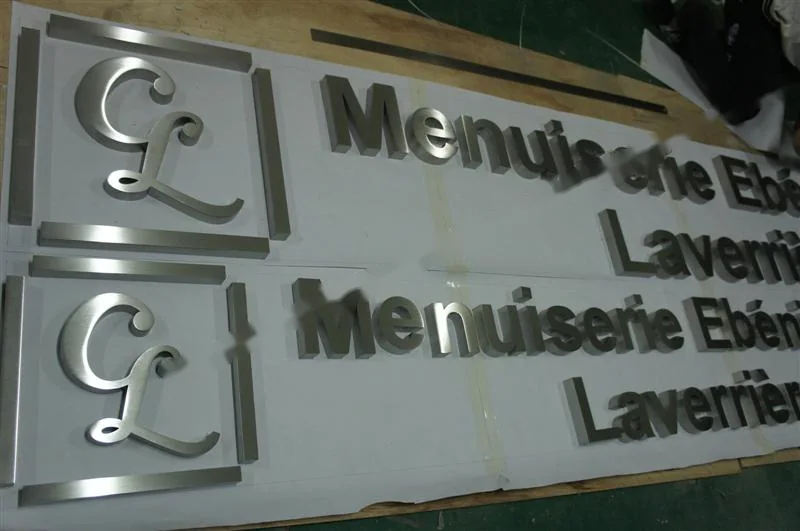 Brushed Stainless Steel relief letter sign, reference 137, photographed in the Super Enseigne workshop