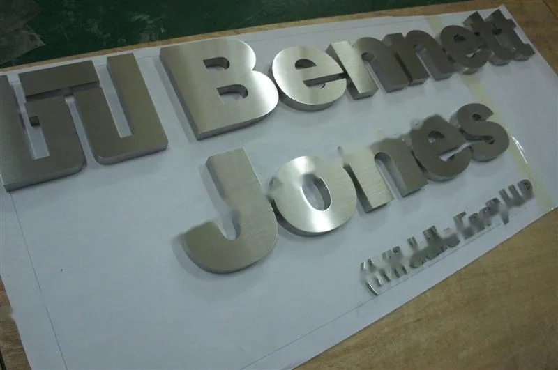 Brushed Stainless Steel box letter sign, reference 141, photographed in the Super Enseigne workshop