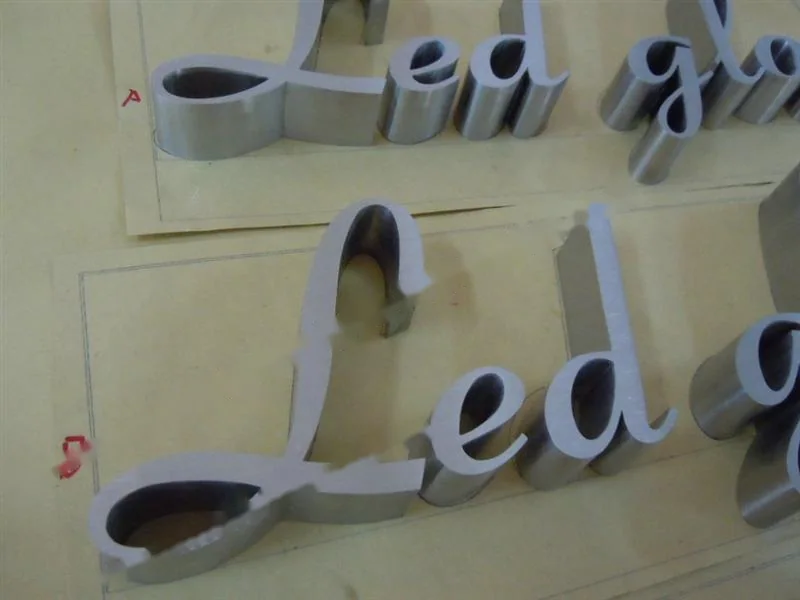 Brushed Stainless Steel relief letter sign, reference 144, photographed in the Super Enseigne workshop